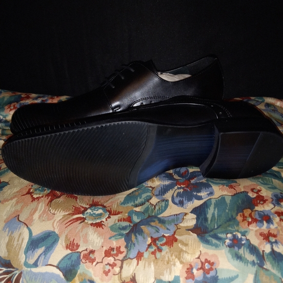 Kenneth Cole dress shoes - Picture 3 of 3